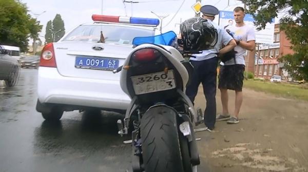 Мотоциклистов начали штрафовать за тонировку